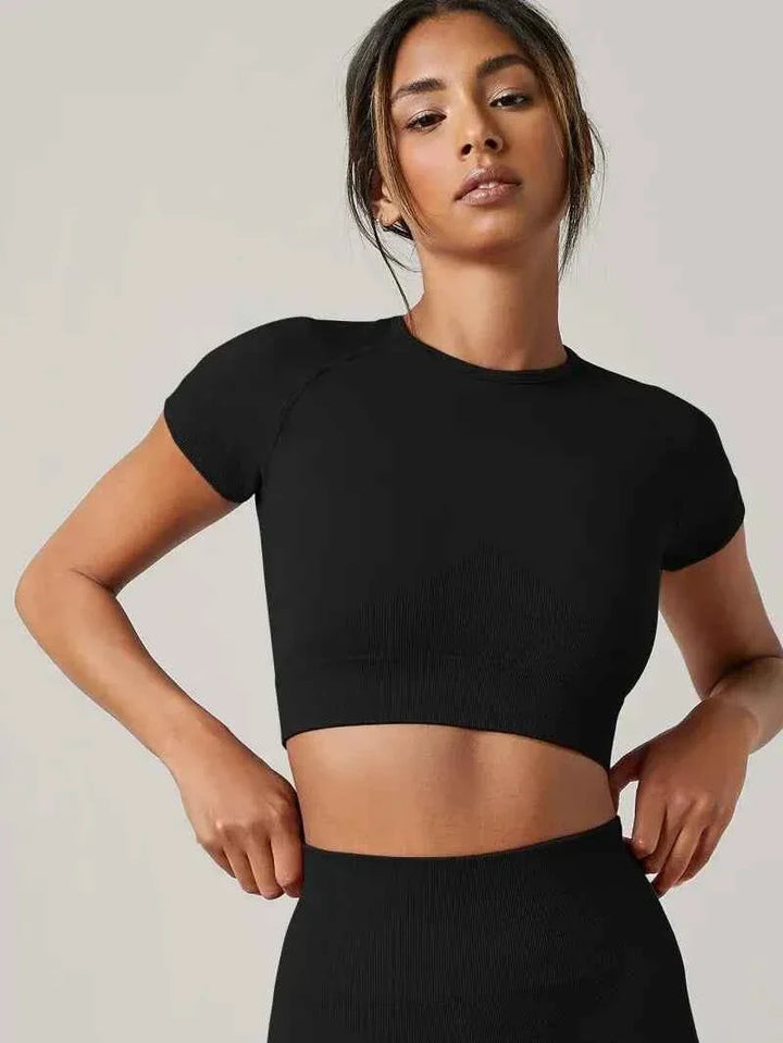 Elite Crop Top: Premium Black Activewear